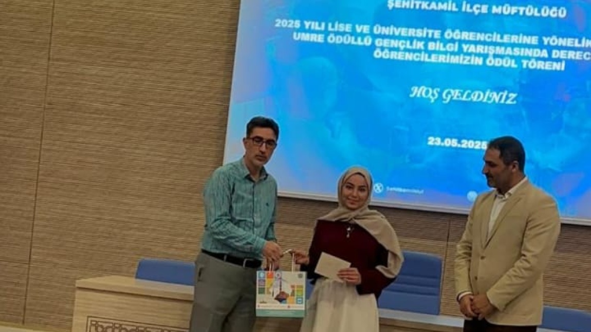 Umre Ödüllü Gençlik Bilgi Yarışması